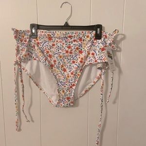 NWT Time and Tru woman’s plus 1x ( 16w-18w) floral bikini bottoms